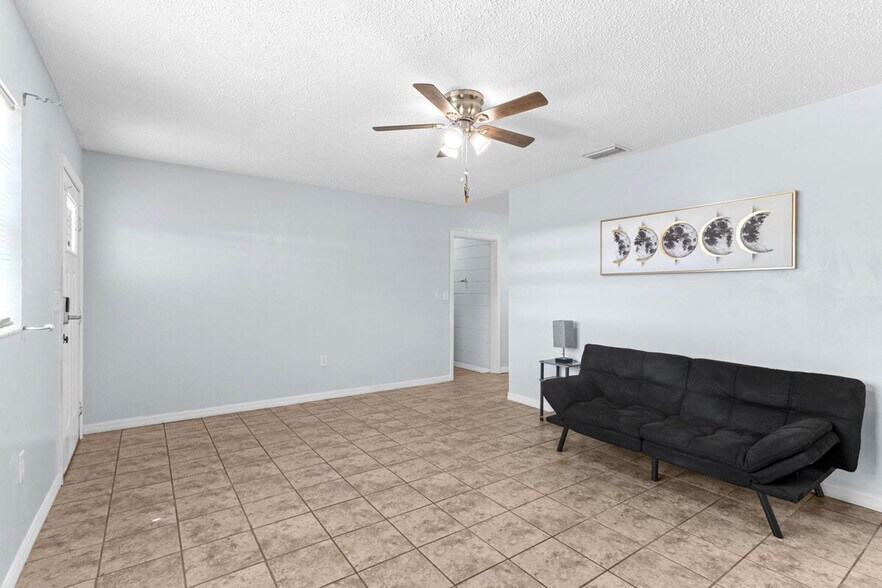 Building Photo - 3150 W Carmine Rd