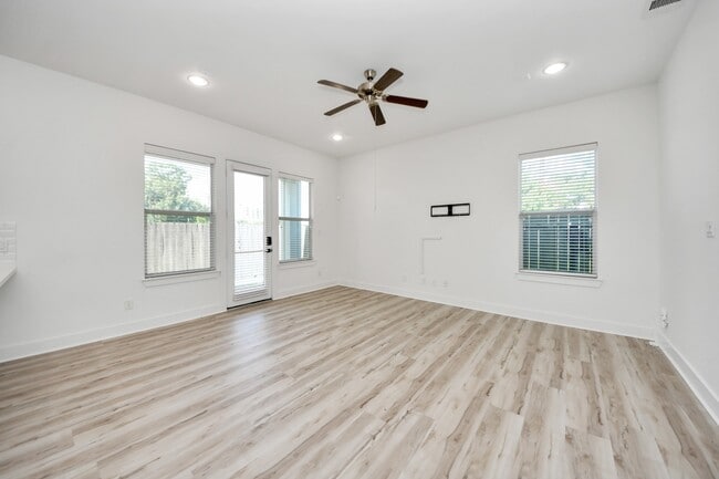 Building Photo - 8821 Hollister Pine Ct