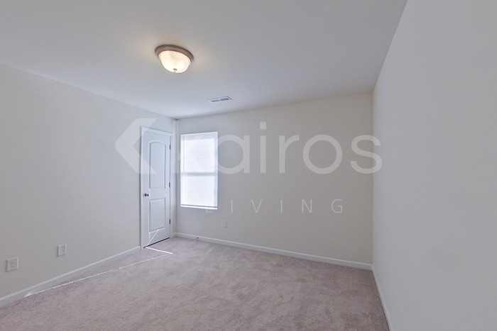 Building Photo - 2051 Country Pl