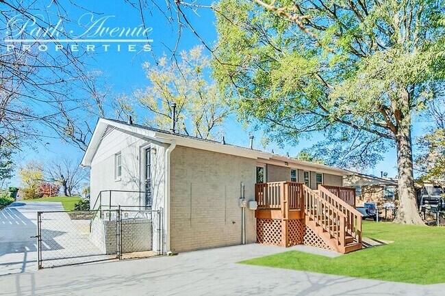 Building Photo - 4616 Castlebar Dr