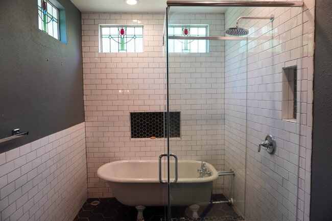Building Photo - Charming Alta Vista Bungalow with Original...