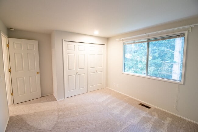 Building Photo - 4bd/2.75ba Sammamish Home