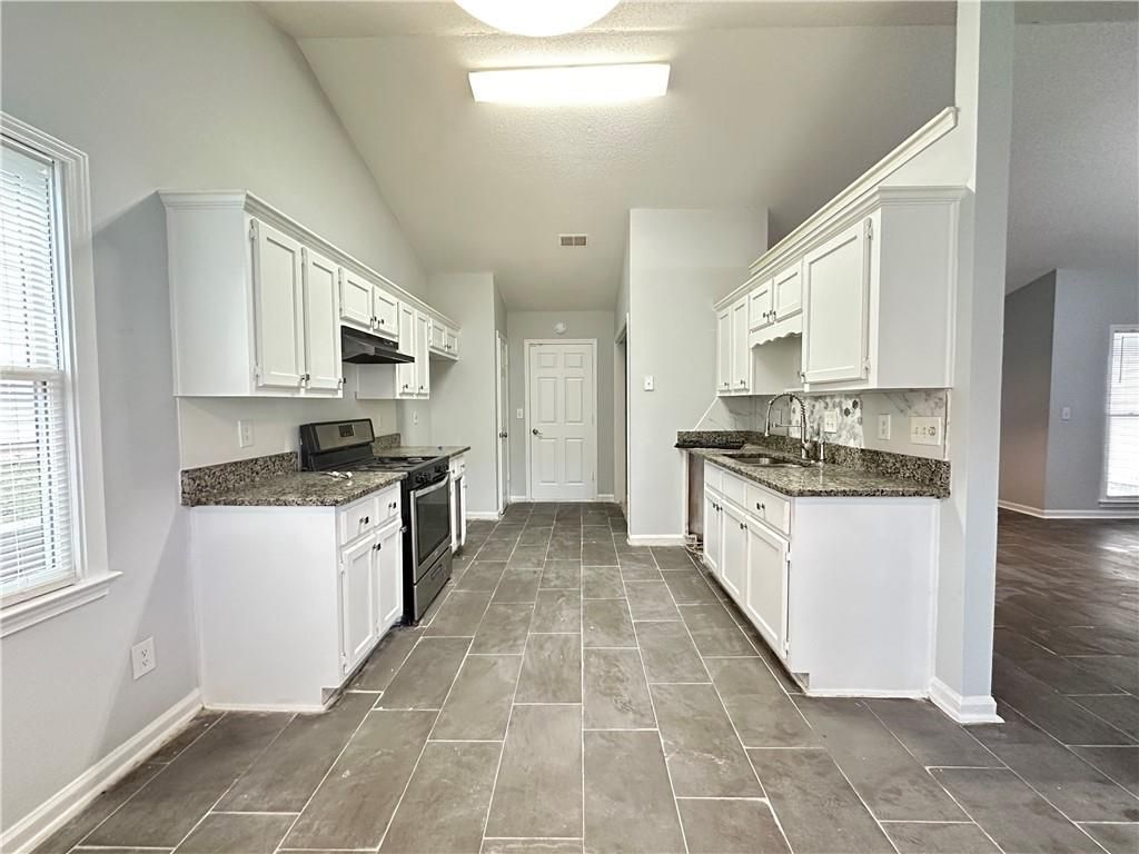 Building Photo - 510 Heathgate Dr SW