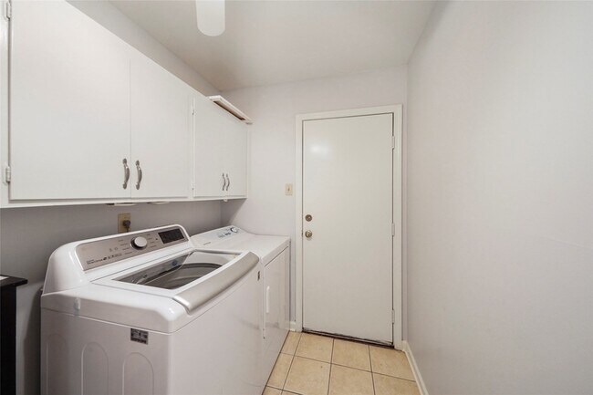 Building Photo - 10502 Timberwood Dr