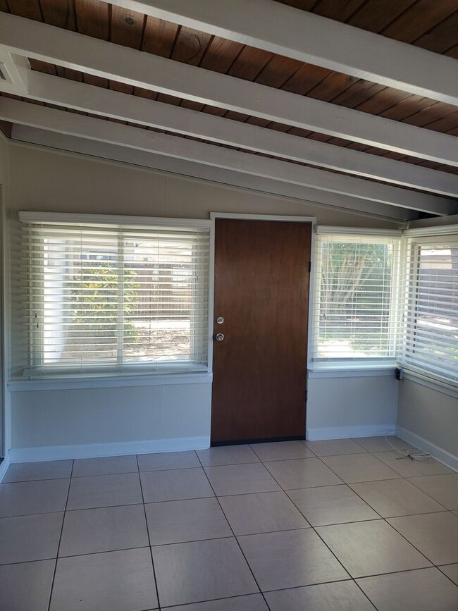 Building Photo - QUIET AND WELL MAINTAINED NEIGHBORHOOD