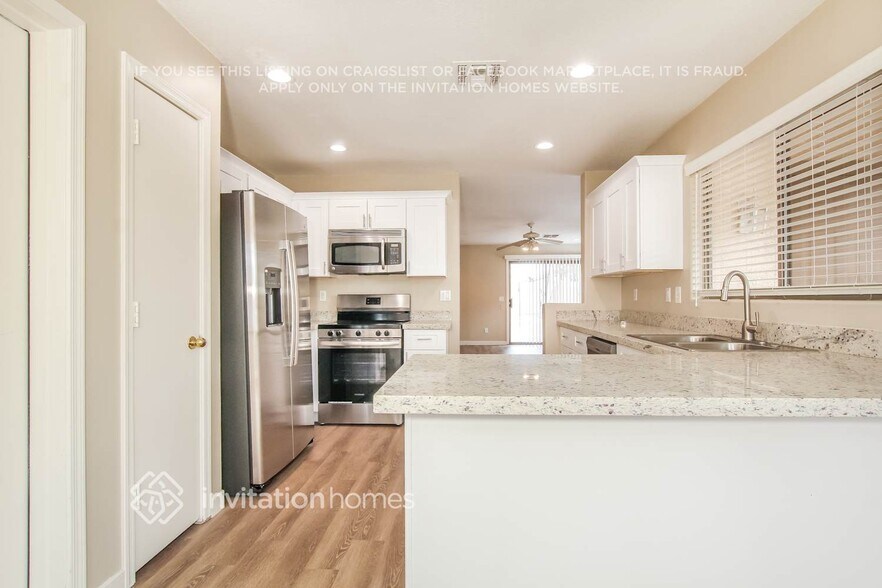 Building Photo - 2423 S 82nd Ln