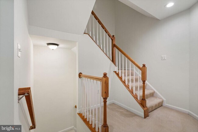 Building Photo - 5061 Kilburn St