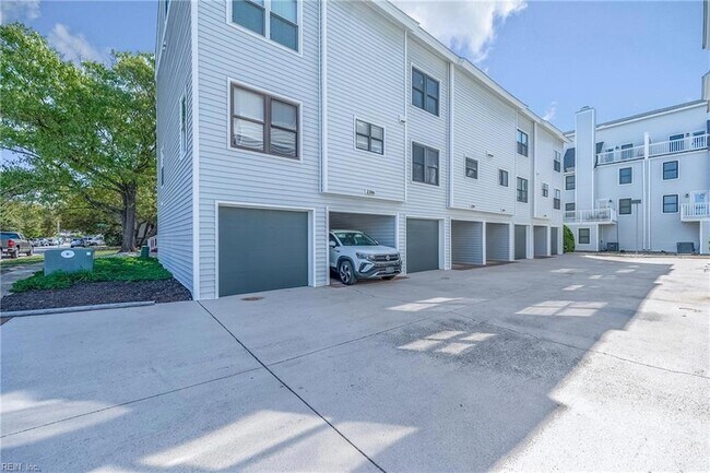 Building Photo - 2304 Bergen Ct