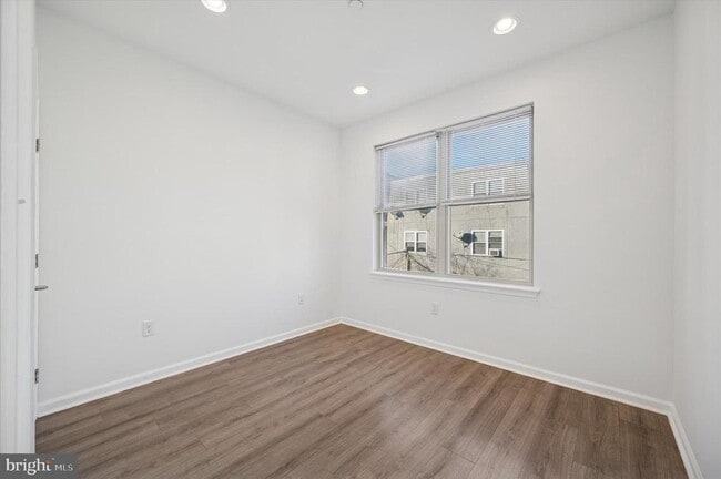 Building Photo - 4131 Cambridge St