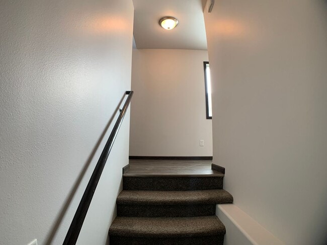 Building Photo - 3 Bed 3 Bath Single Family Home