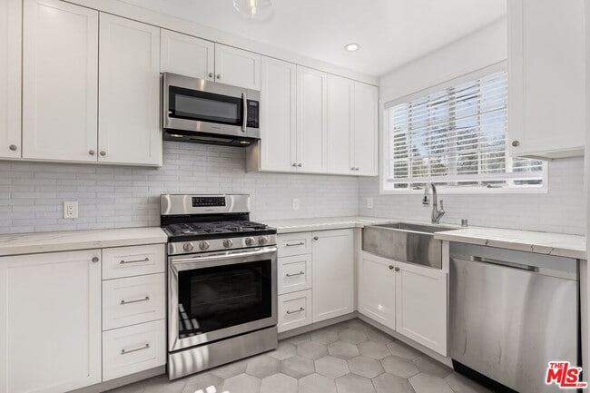 Building Photo - 9756 W Olympic Blvd