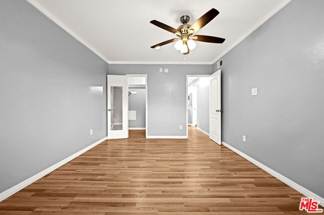 Building Photo - 12801 Moorpark St