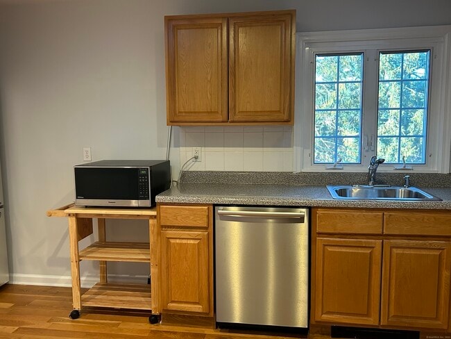 Building Photo - 127 Orchard Dr