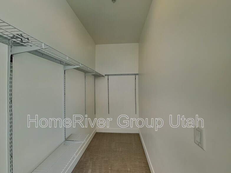 Building Photo - 877 S 200 W