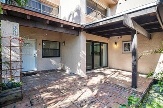 Building Photo - 495 W Park Dr