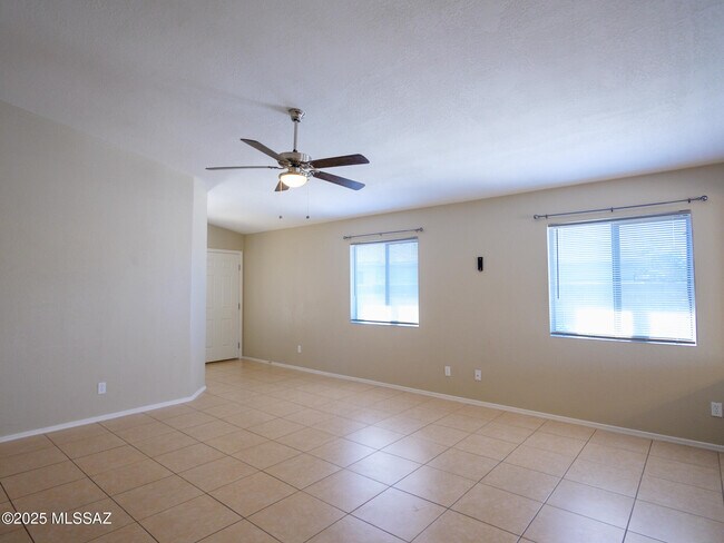 Building Photo - 1672 W Wood Crest Ct