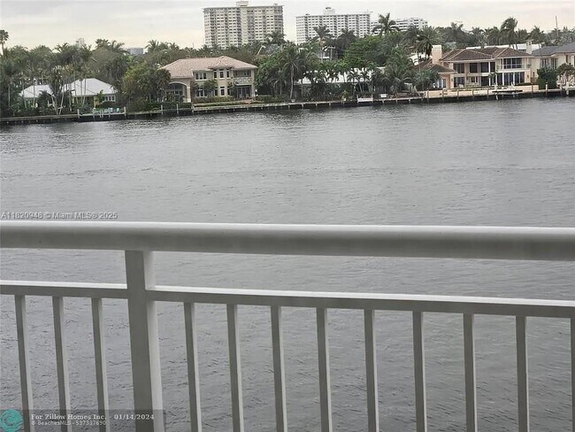 Building Photo - 511 Bayshore Dr