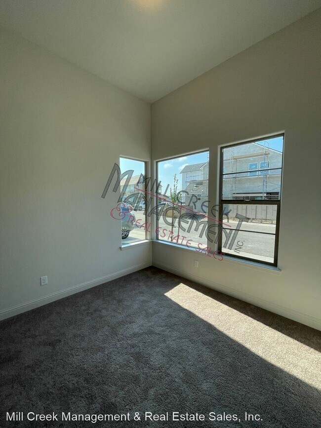 Building Photo - 3 br, 3 bath House - 4444 S. University