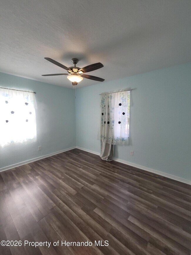 Building Photo - 513 Hollyhock Ln