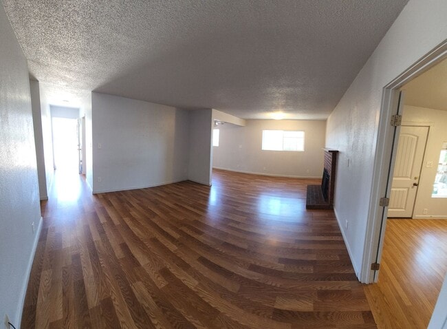 Building Photo - 4 bed 3 baths!  House ideally located close to campus, shopping, Bishop Peak