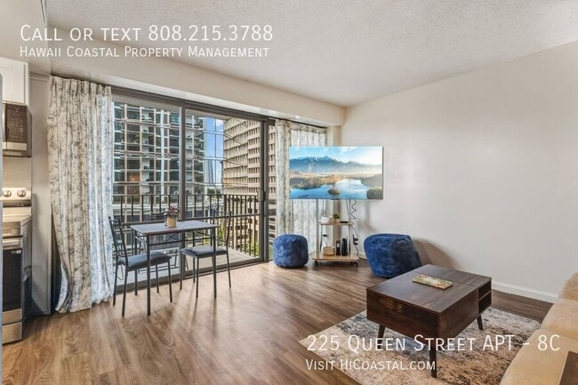 Building Photo - 225 Queen St