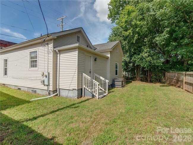 Building Photo - 1100 Pegram St