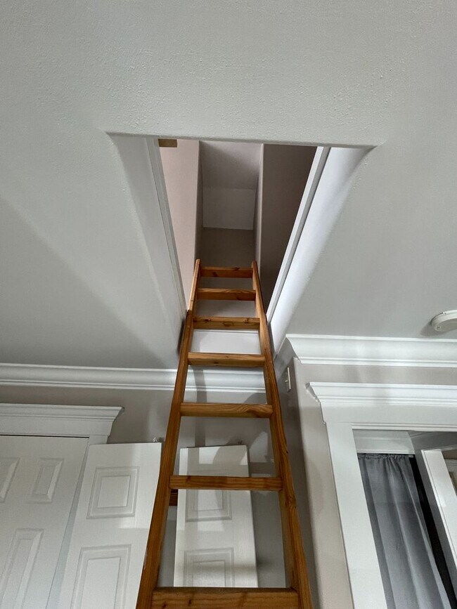 Building Photo - Charming Remodeled 5bd Country Home in Pal...