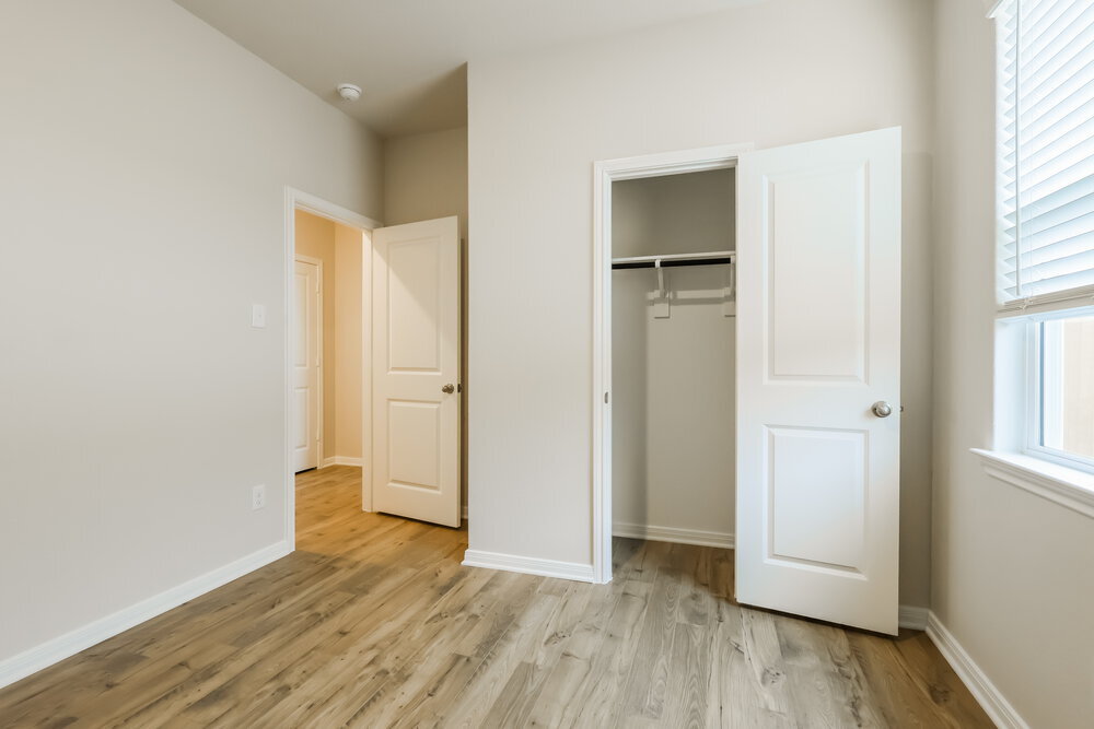 Building Photo - 16459 Hill Dr