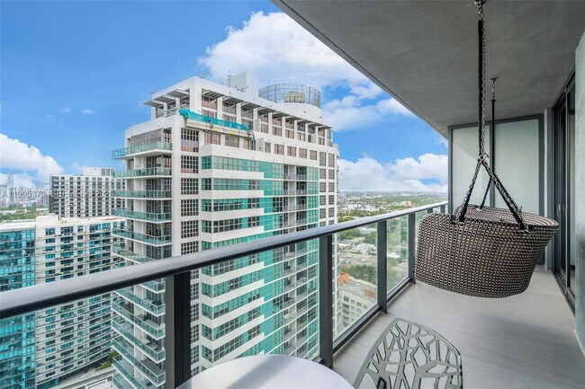 Building Photo - 121 NE 34th St