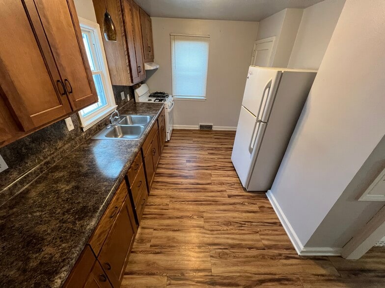 Building Photo - 828 S 9th Ave