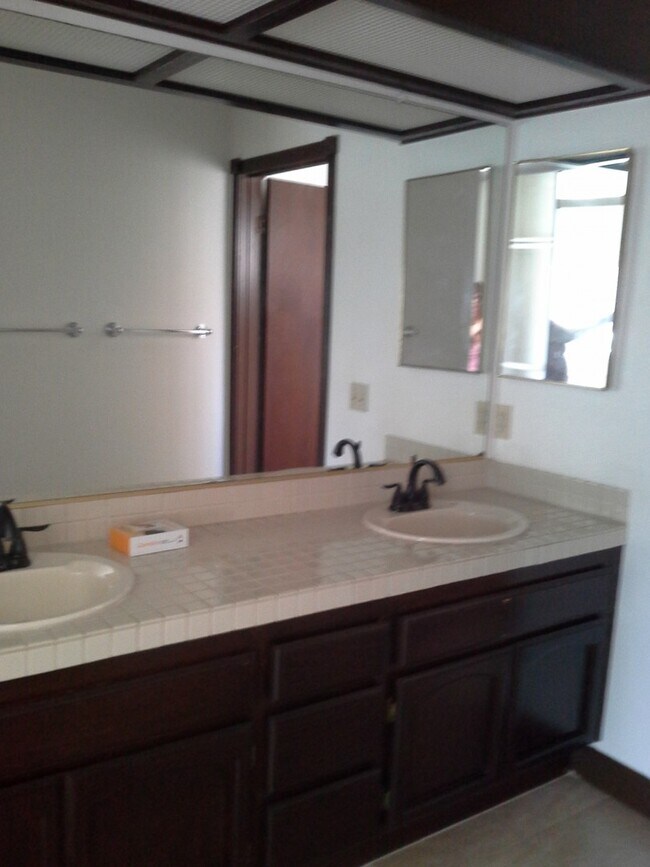 Building Photo - Terrific 1Br/1.5Ba Condo in Gated Masters Hill W/ Golf Course Views