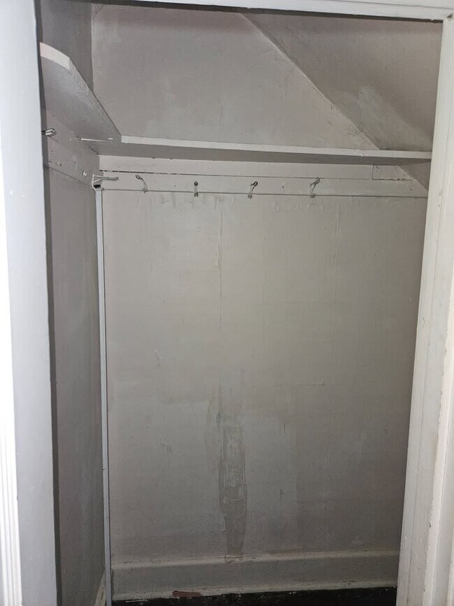 Building Photo - 2225 Academy Ave