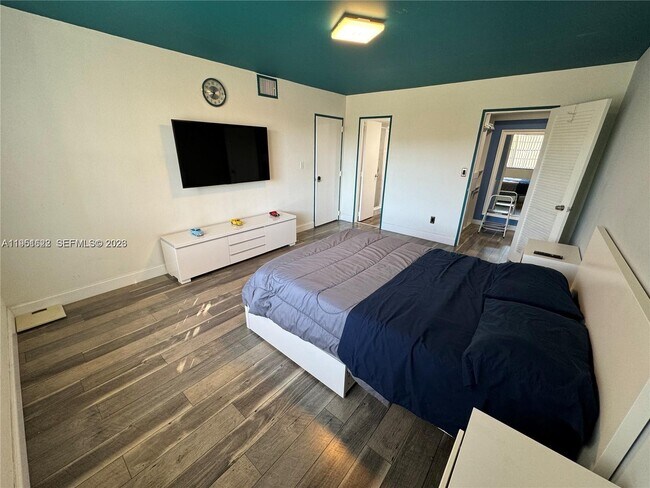 Building Photo - 4350 NW 79th Ave