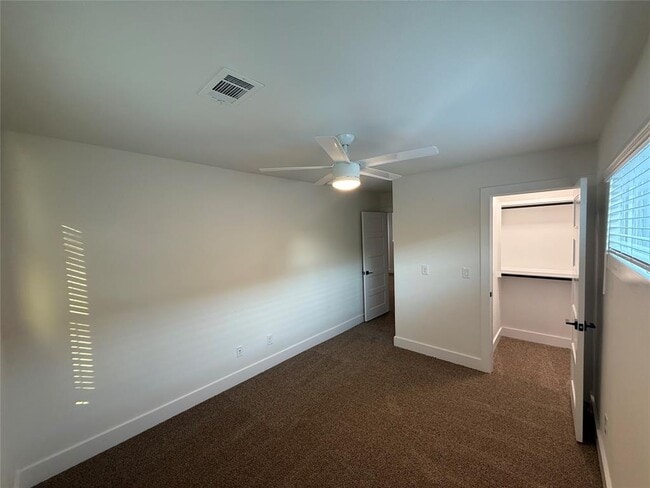 Building Photo - 309 E Pecan St