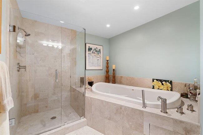 Building Photo - 301 Tarpon Dr