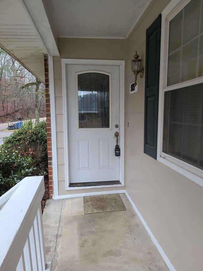 Building Photo - Available in Red Bank! 2 Bedroom 1 Bathroom with Covered Porch!