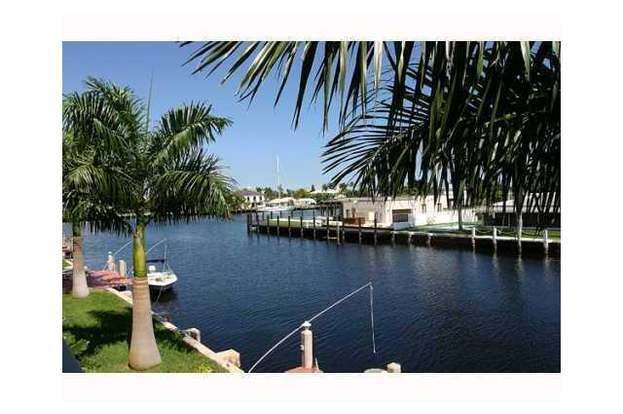 Building Photo - 180 Isle of Venice Dr