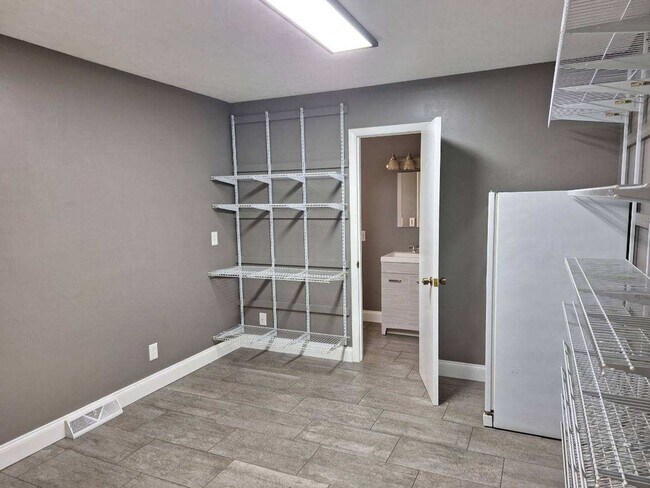 Building Photo - 1084 Nease Dr