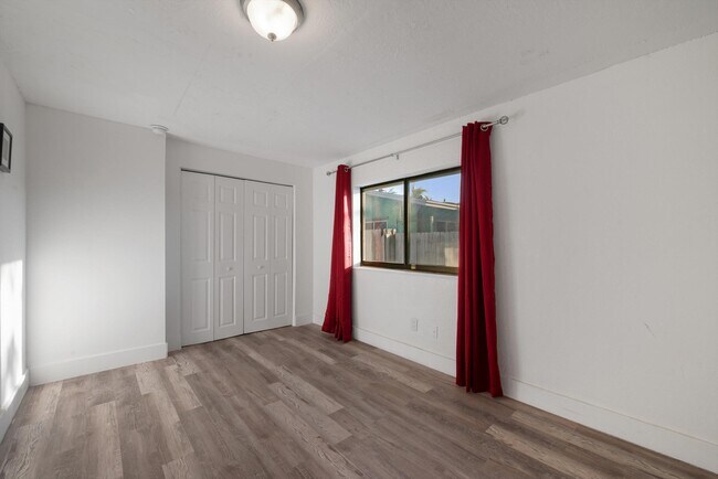 Building Photo - 836 SW 13th Ct