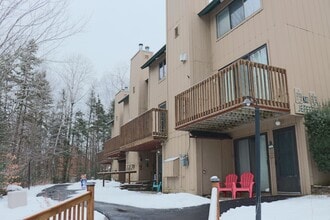 Building Photo - 1 bedroom Waterville Valley Condo Available for Year Round Lease! $1400/mo