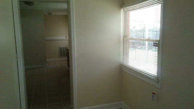 Building Photo - MASON,OHIO - 3 BED, 1  BATH, FAMILY ROOM  $1600  1st month rent free