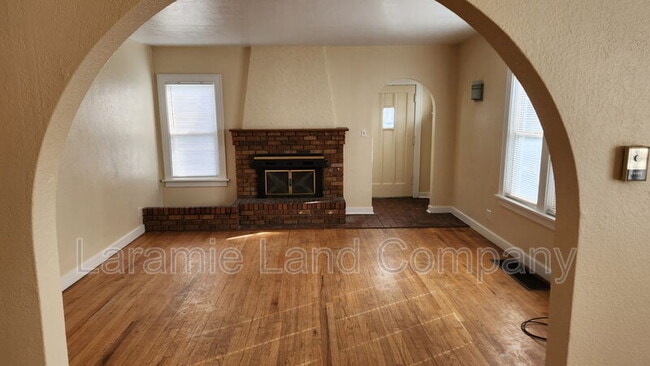 Building Photo - 658 N 10th St