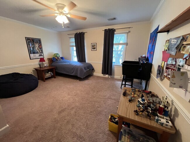 Building Photo - Beautifully Remodeled Colonial in James La...