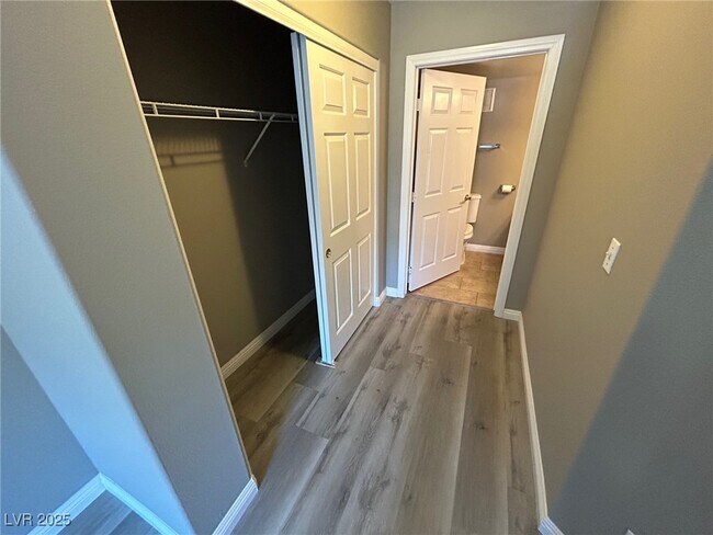 Building Photo - 2105 Sleepy Ct