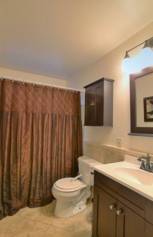 Building Photo - Charming 3 Bed 2 Bath Home in Eastgate
