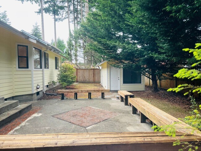 Building Photo - Charming Rambler 3-Bed/2-Bath Available Now!