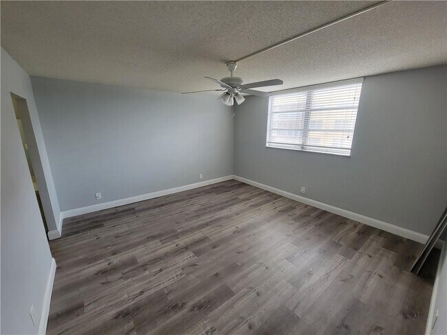 Building Photo - 404 NW 68th Ave