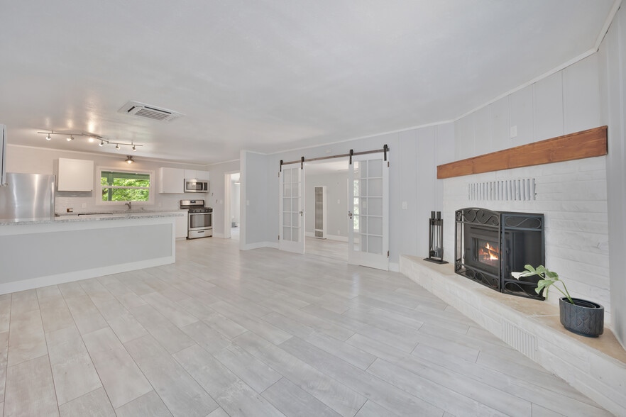 Primary Photo - 14492 Meadow Dr