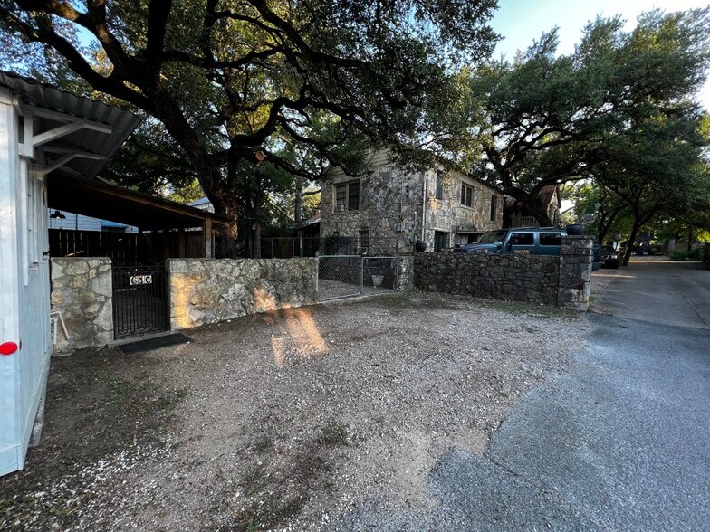 Building Photo - 610 Cliff Dr
