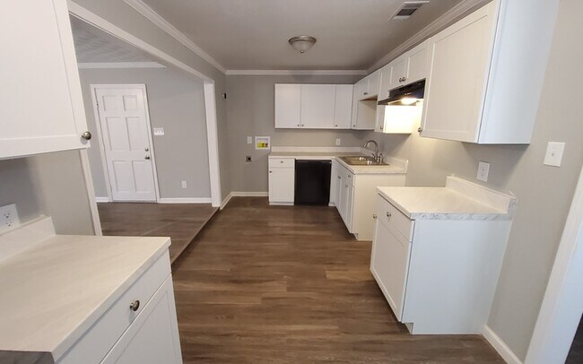 Building Photo - 4873 Verne Rd